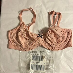 NWT! Victoria’s Secret Demi smooth underwire bra. 36D. Color is peach dot.